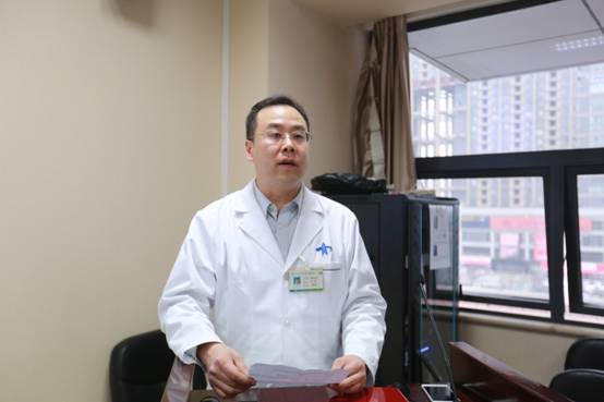 西安交大一附院肝胆外科孙昊副教授主持仪式.jpg