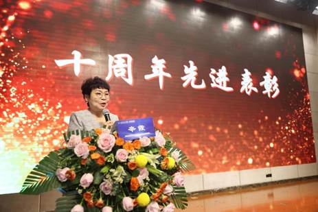 说明: 4bb8ef6dad37db3b0f8830825583972