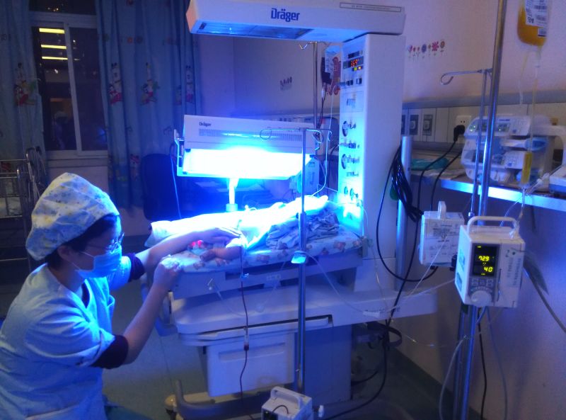 我院三科联袂成功为两例重度溶血病宝宝实施换血术-西安交通大学第一附属医院