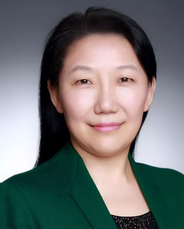 在各大医院中,女院长,书记并不多见,出色的外科女医生更是稀缺.